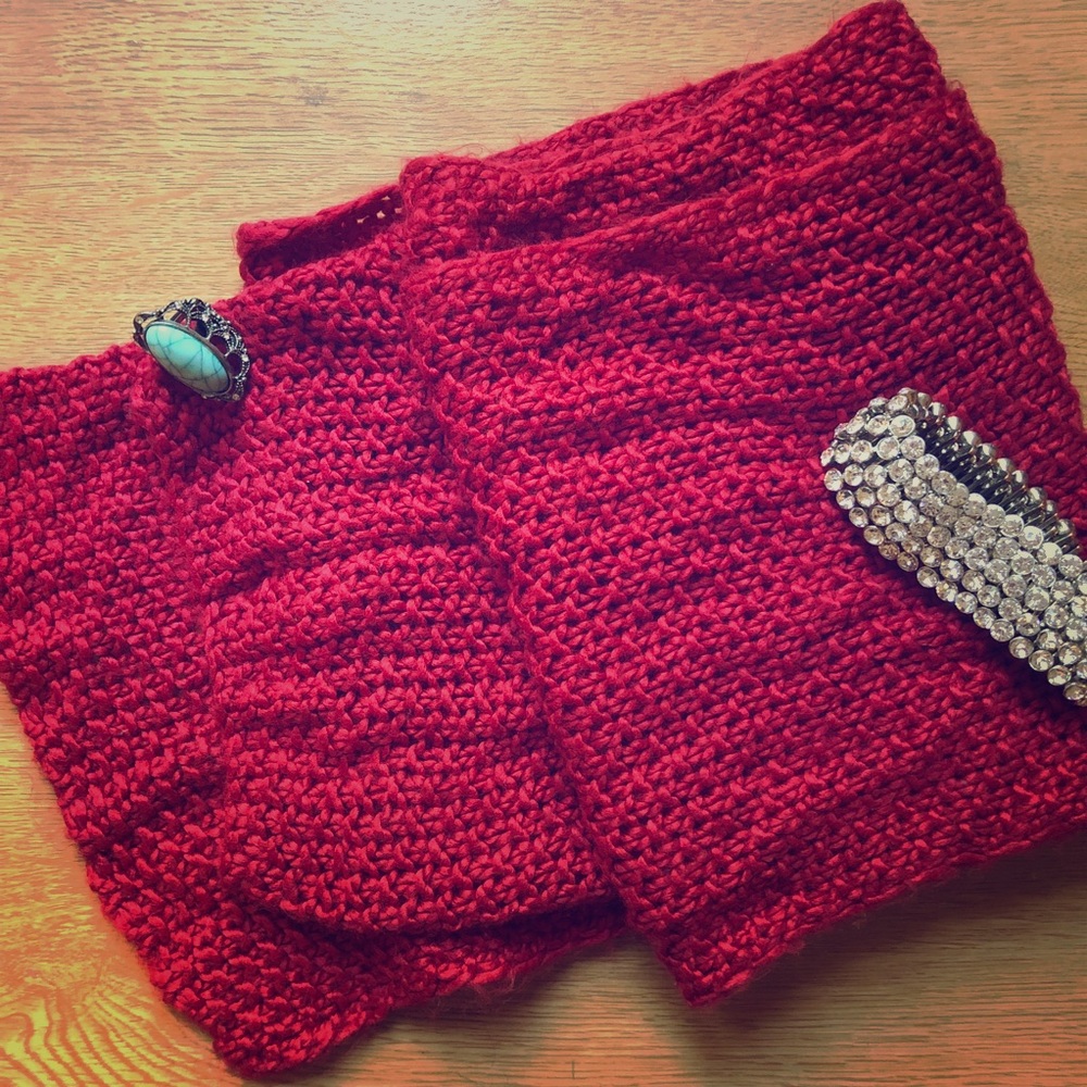 3 for $19 Burgundy scarf 🧣🍁